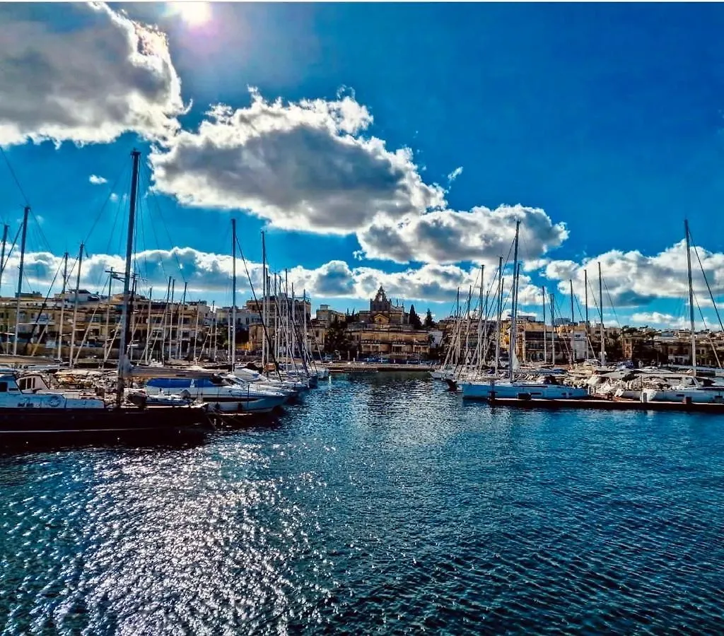 New & Unique Apartment - A 5 Minutes Ferry To Capital City Of Valletta Senglea